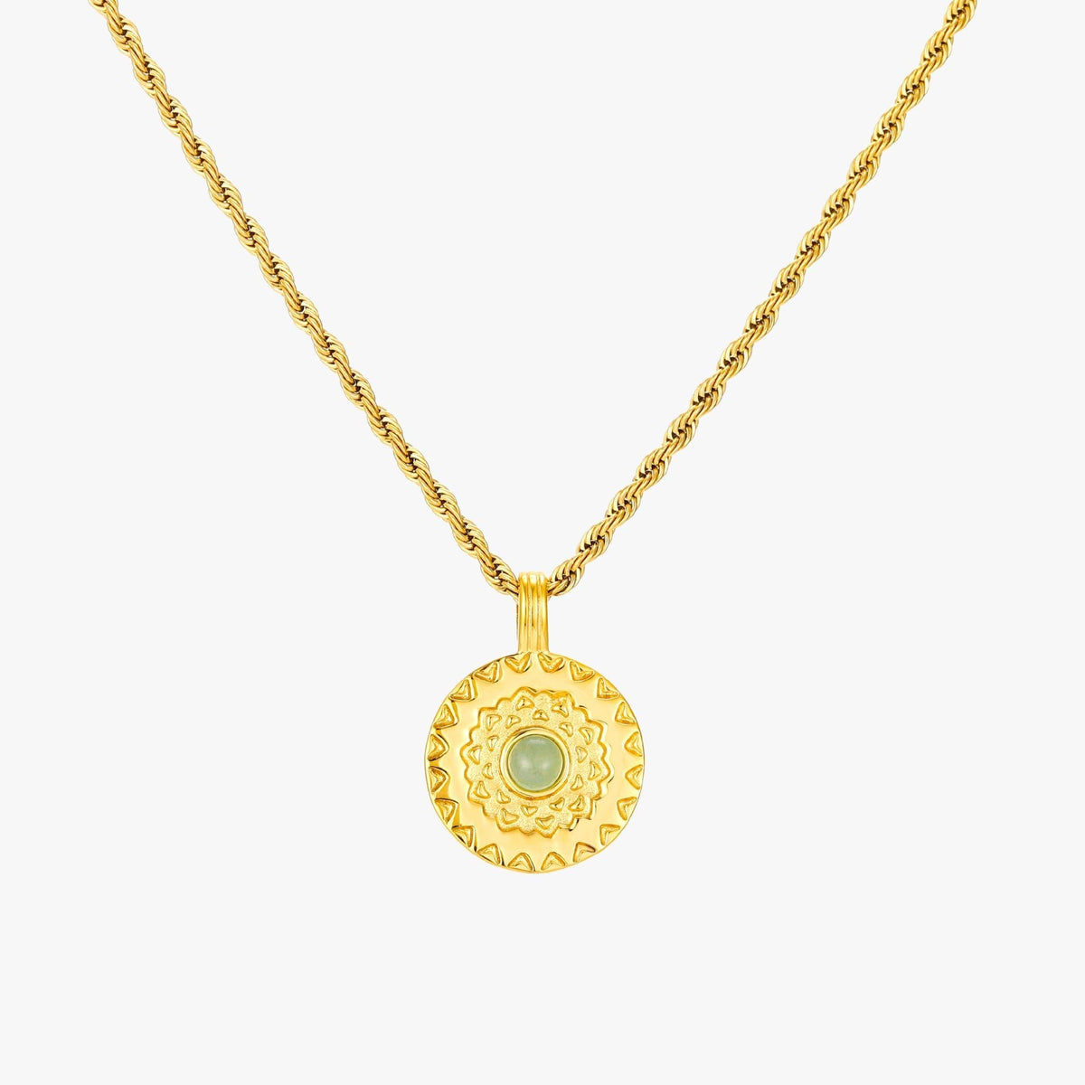 Colar Inca Sun da marca Mari Gavane com detalhes em ouro azteca, exibido em close na imagem.