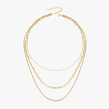 Colar dourado em camadas da marca Mari Gavane, com design elegante e detalhes delicados, perfeito para looks sofisticados.