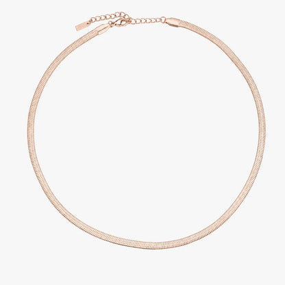 Colar chokers Kauai Herringbone na cor ouro rosa, estilo delicado e elegante, da marca Mari Gavane.