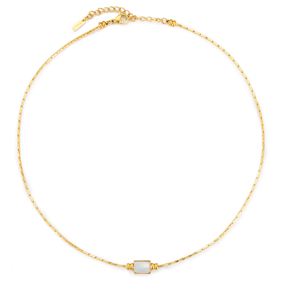 Colar Lune da marca Mari Gavane com pingente de lua prateado e design delicado, ideal para acessórios femininos elegantes.