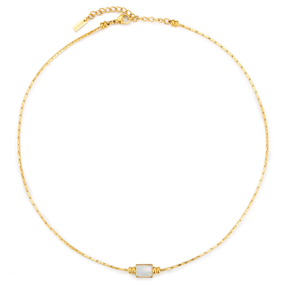 Colar Lune da marca Mari Gavane com pingente de lua prateado e design delicado, ideal para acessórios femininos elegantes.