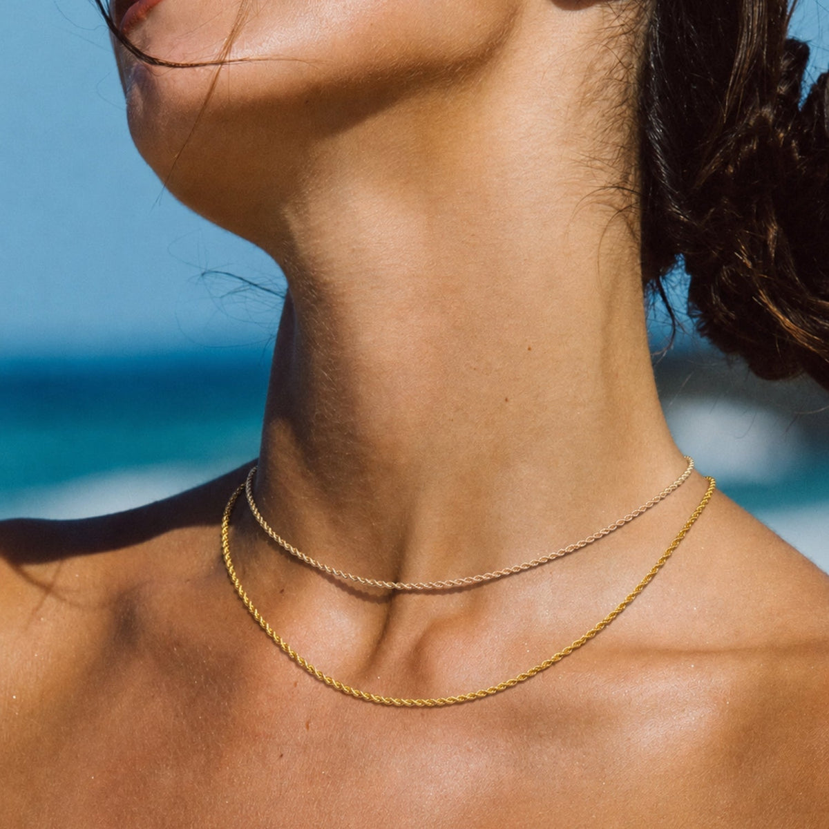 Colar de corrente de corda Calvi da Mari Gavane em ouro 14K, com detalhes brilhantes e design elegante.